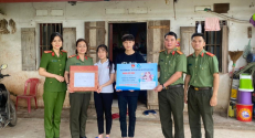 Đoàn Thanh niên – Hội Phụ nữ Công an huyện Lạng Giang trao kinh phí đỡ đầu tháng 8, 9, 10