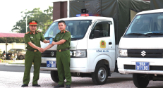 Công an huyện Yên Thế bàn giao xe ô tô tải chuyên dụng cho lực lượng Công an xã chính quy