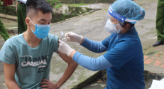 Tổ chức tiêm chủng Vắc xin phòng Covid-19 đợt 3 cho  can, phạm nhân
